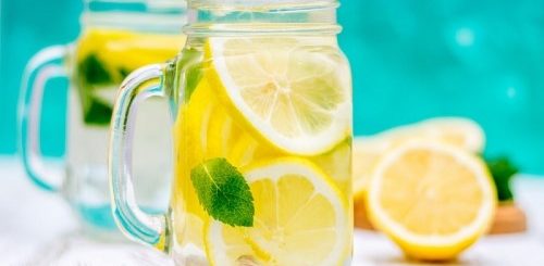 manfaat air lemon hangat